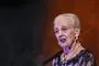 Dronning Margrethe på en talerstol