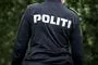 Politibetjent fra ryggen