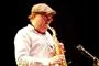 Lars Hjortshøj spiller saxofon