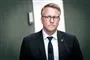 Morten Bødskov på vej ud af en dør