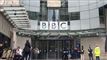 Billede inde fra kæmpe bygning med BBC logo