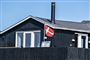 sommerhus med dansk flag 