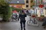En 23-årig mand blev ramt af flere skud affyret på klos hold sent onsdag eftermiddag i Pusher Street i Christiania.