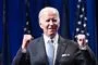 Joe Biden med knyttede hænder