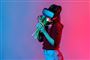 pige med virtual reality briller dufter til blomster