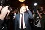 person taler med pressen