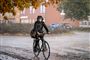 kvinde på cykel 