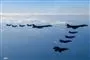 militærfly i luften