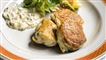 fiskefrikadeller på tallerken