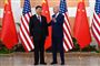 US President Joe Biden (R) and Chinese President Xi Jinping 