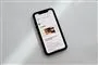 En smartphone med et logo