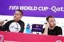 Kasper Hjulmand og Christian Eriksen ses her ved fredagens pressemøde i Doha.