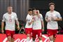 fodboldspillere jubler efter scoring