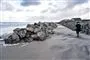folk går på stranden