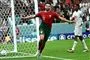 fodboldspiller jubler efter scoring
