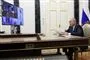 Putin ved langt bord