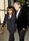 Tina Turner sammen med en mand med charmeklud.