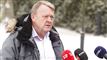 mand møder pressen
