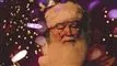 En julemand omgivet af julelys.