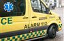 ambulance holder på vej 