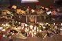 blomster på fortov ved drabssted