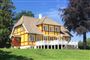 et gult sommerhus