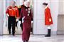 dronning margrethe ankommer til slot