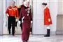 dronning margrethe ankommer til slot