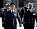 Kong Carl Gustaf ved siden af prins Carl Philip. 