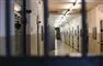 Modelbillede af et fængsel med tremmer i forgrunden og celler i baggrunden