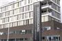 skilt foran sygehus