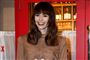 Lily Collins med et stort smil