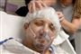 indbundet hoved i hospitalsseng