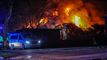 gård omspændt af flammer