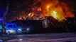 gård omspændt af flammer