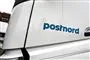 Postnords logo på en lastbil