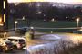 Politi og afspærring på en parkeringsplads