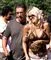 Tim Allen har fat i Pamela Andersons arm.