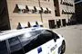 politibil holder foran retten i glostrup