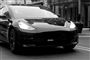 sort tesla på vejen 