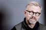 Casper Christensen med store briller og fuldskæg