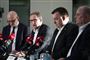 Forhandlere fra DI og CO-industri præsenterer overenskomster for de private på industriens område på et pressemøde i København søndag.