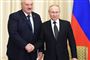 To despoter i jakkesæt hilser på hinanden