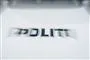 Politibil med utydelig skrift