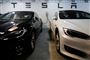 to tesla-biler lades op