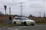 politibil og stående politimand