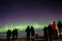 folk kigger på nordlys