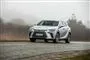 en grå Lexus 