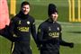 Achraf Hakimi (til højre) var fredag til stede ved PSG's træning, selv om han ifølge franske medier er blevet sigtet for voldtægt.