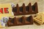toblerone chokolade ligger på bord